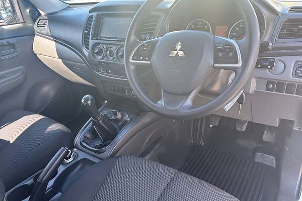 2015 Mitsubishi TRITON GLX MN