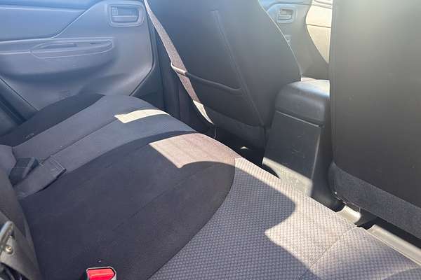 2015 Mitsubishi TRITON GLX MN