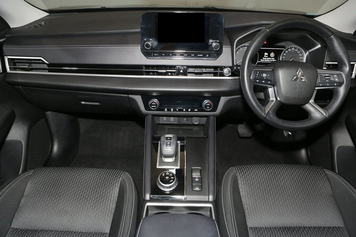 2024 Mitsubishi Outlander LS ZM