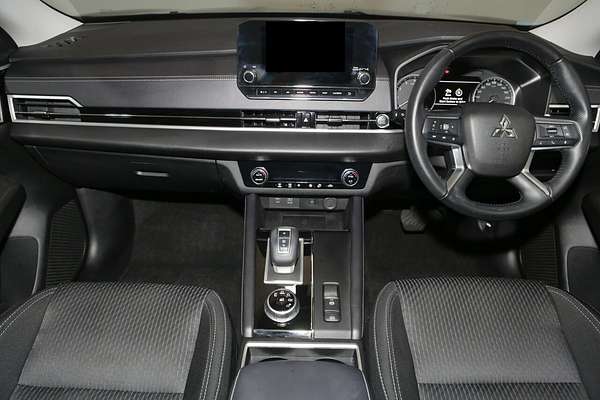 2024 Mitsubishi Outlander LS ZM