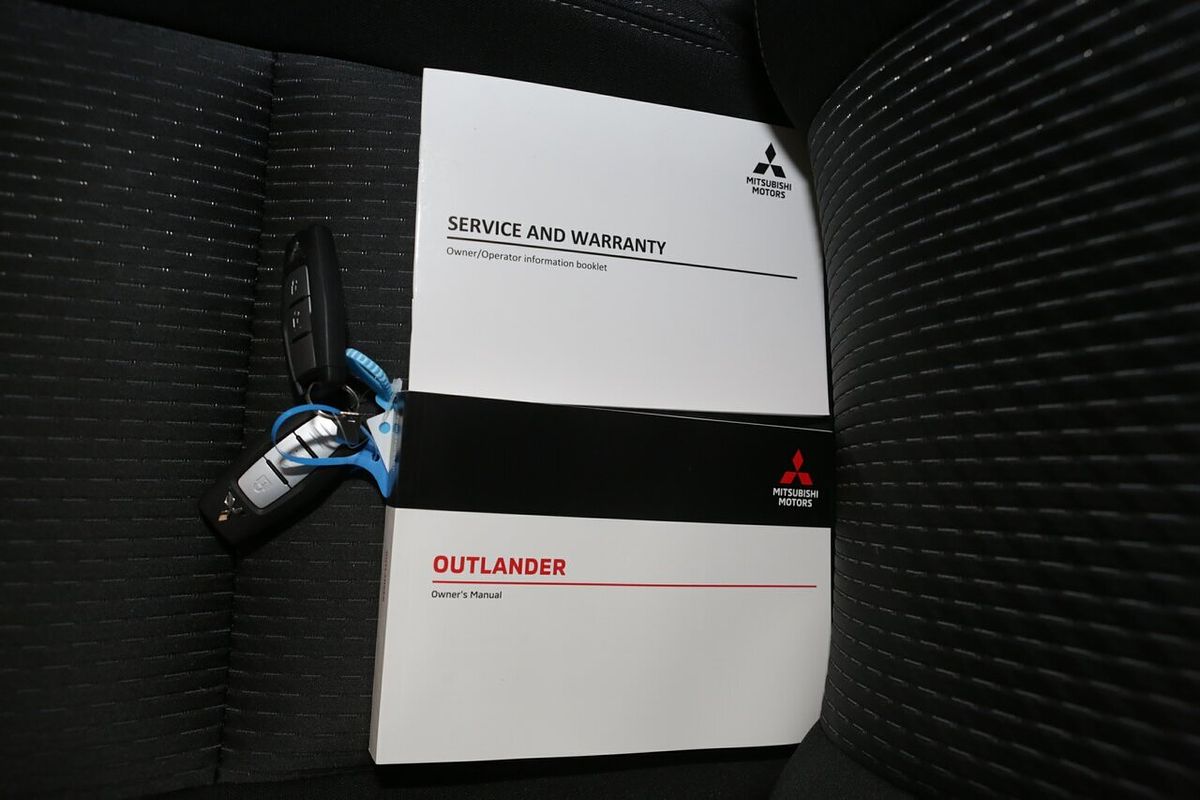 2024 Mitsubishi Outlander LS ZM