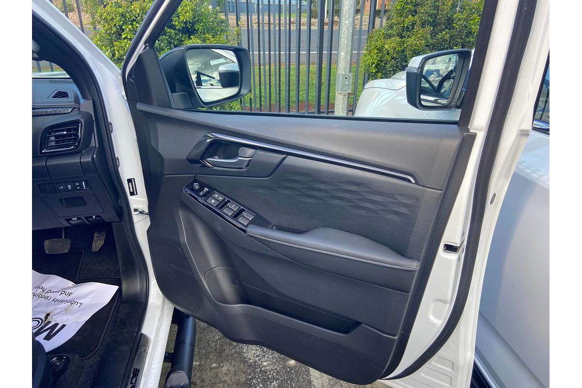2024 Isuzu D-MAX BLADE 4X4