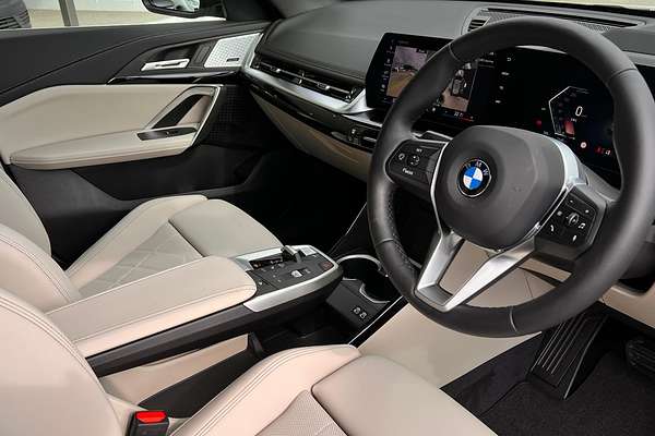 2025 BMW X1 sDrive18i U11