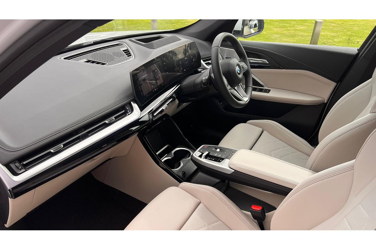 2025 BMW X1 sDrive18i U11