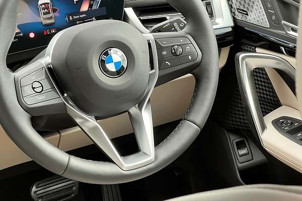 2025 BMW X1 sDrive18i U11