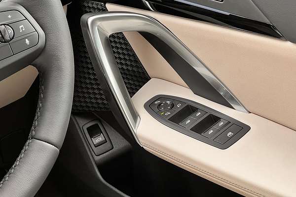 2025 BMW X1 sDrive18i U11