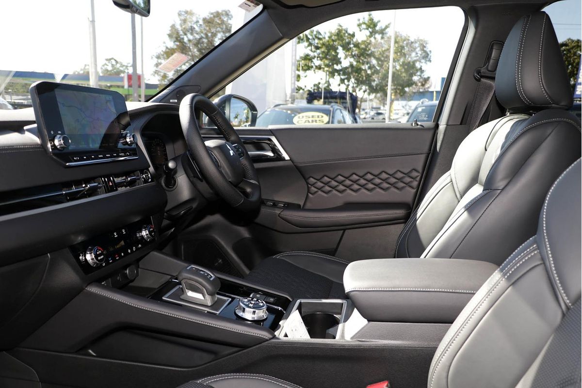 2025 Mitsubishi Outlander PHEV GSR ZM