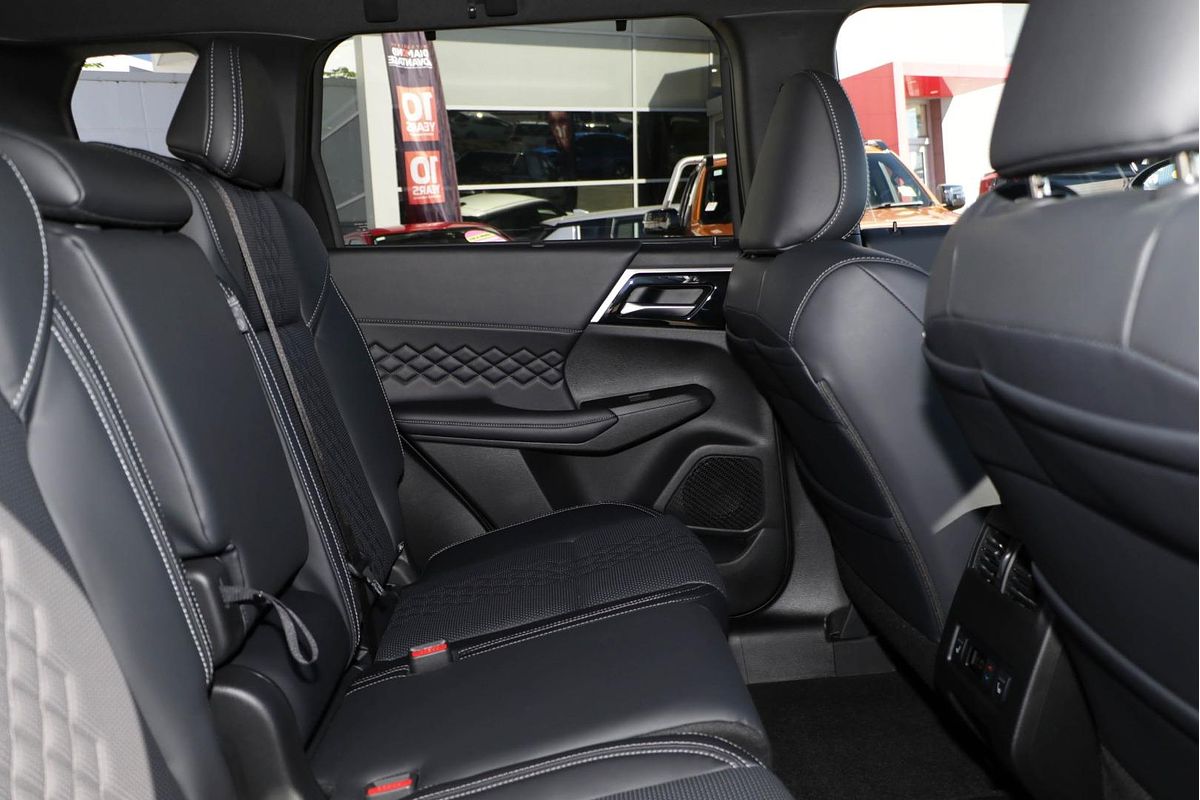 2025 Mitsubishi Outlander PHEV GSR ZM