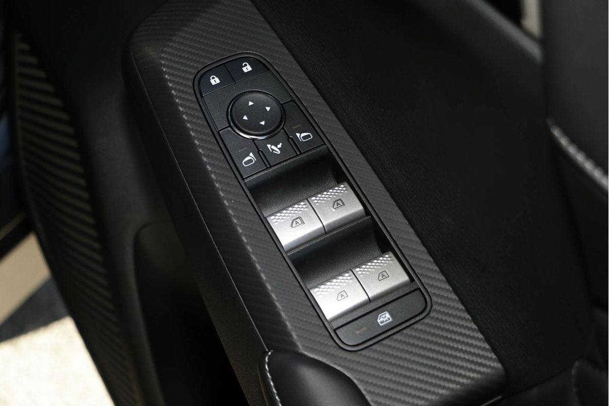 2025 Mitsubishi Outlander PHEV GSR ZM
