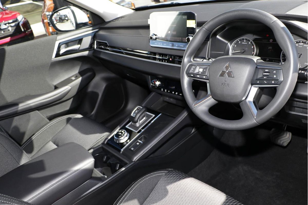 2024 Mitsubishi Outlander ES ZM