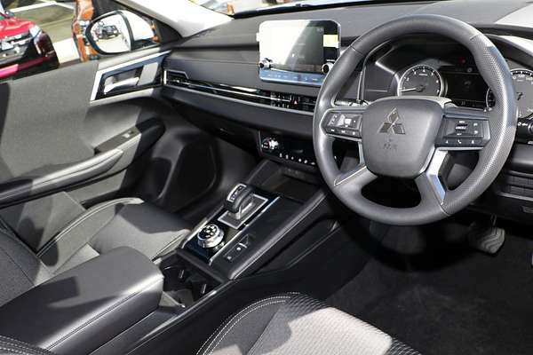 2024 Mitsubishi Outlander ES ZM