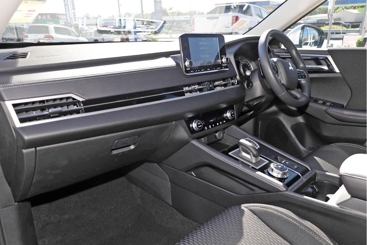 2024 Mitsubishi Outlander ES ZM