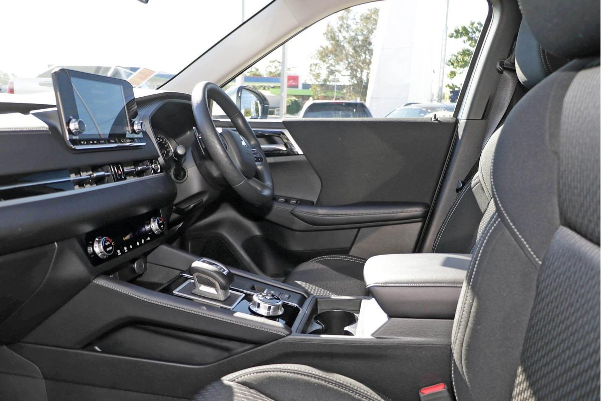 2024 Mitsubishi Outlander ES ZM