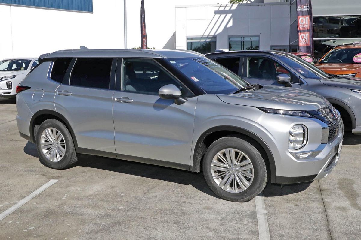 2024 Mitsubishi Outlander LS ZM