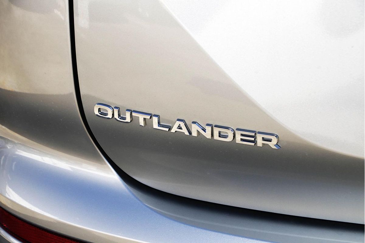 2024 Mitsubishi Outlander ES ZM