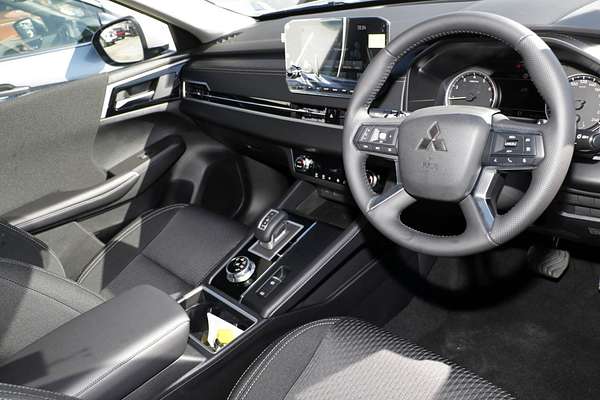 2024 Mitsubishi Outlander LS ZM