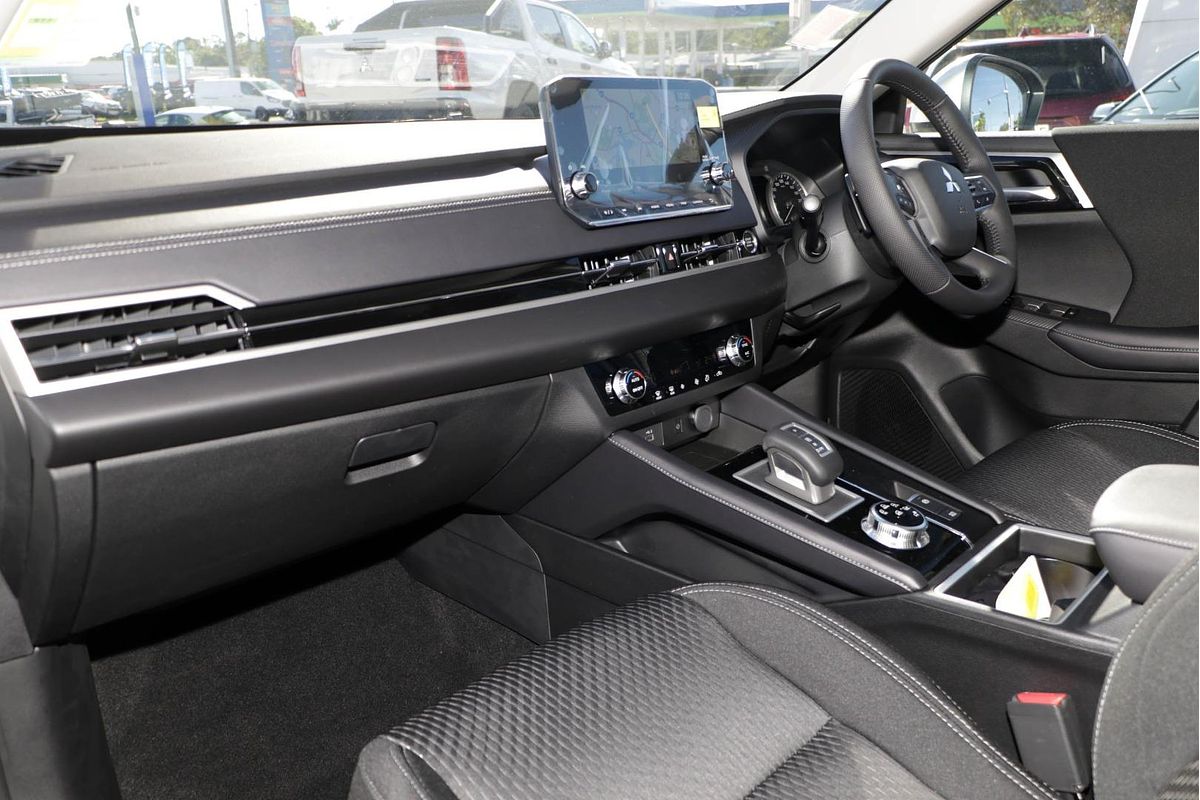 2024 Mitsubishi Outlander LS ZM