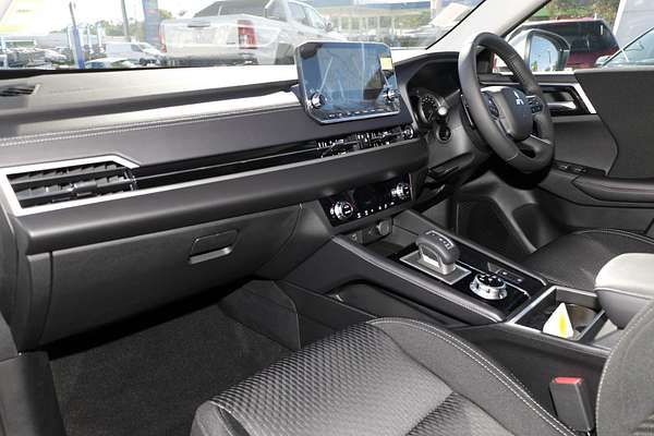2024 Mitsubishi Outlander LS ZM