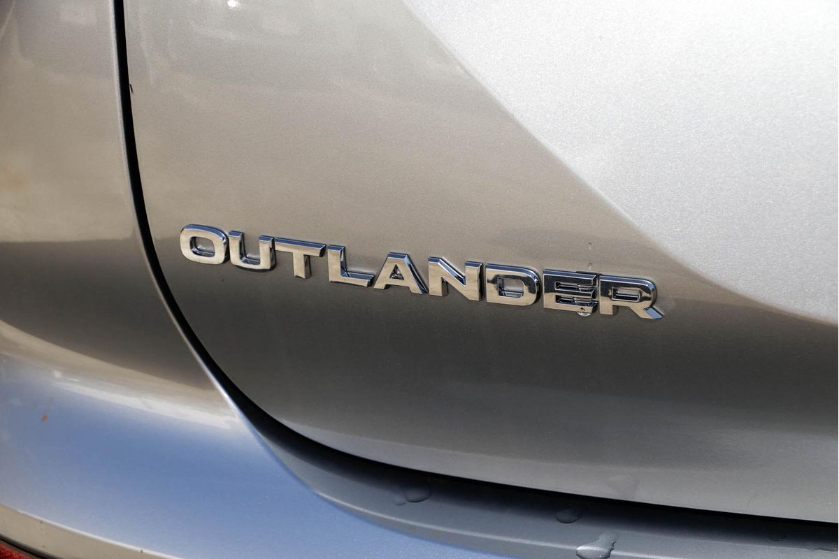 2024 Mitsubishi Outlander LS ZM