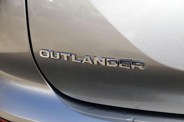 2024 Mitsubishi Outlander LS ZM