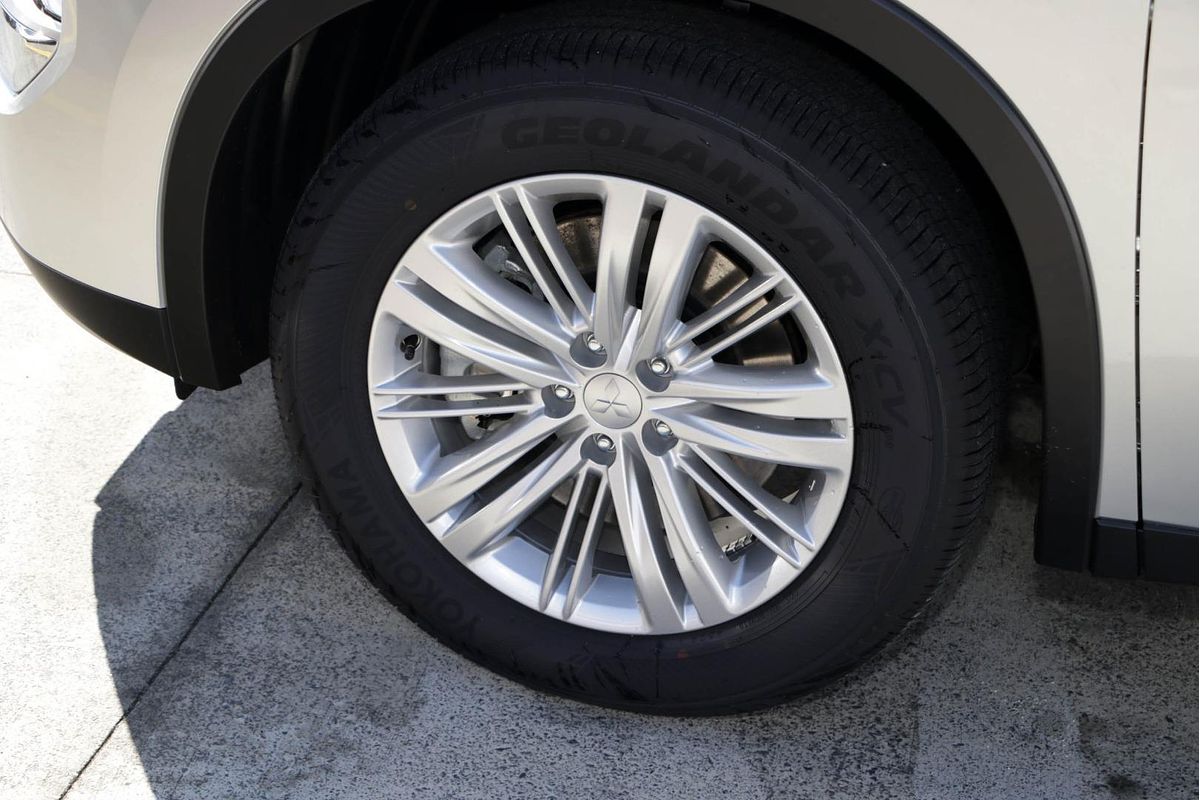 2024 Mitsubishi Outlander ES ZM