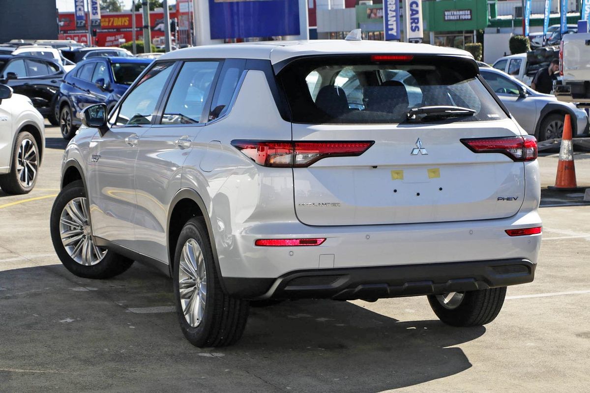 2025 Mitsubishi Outlander PHEV ES ZM
