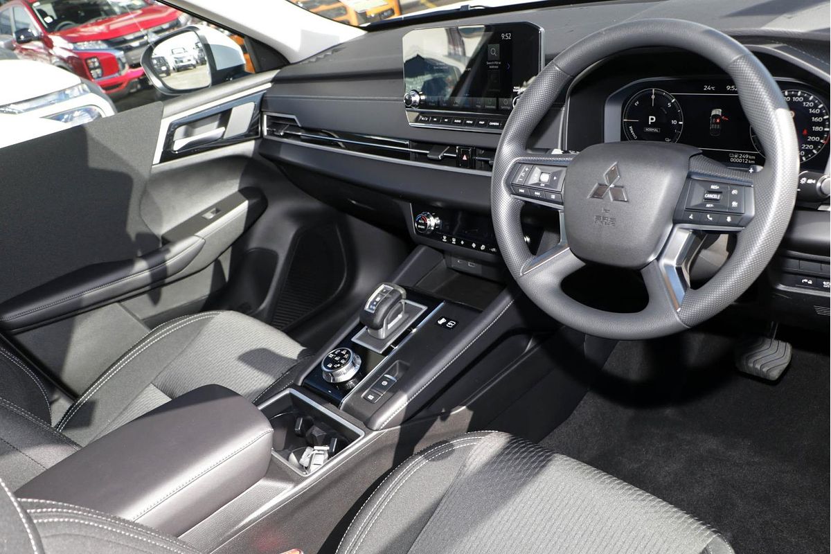 2025 Mitsubishi Outlander PHEV ES ZM
