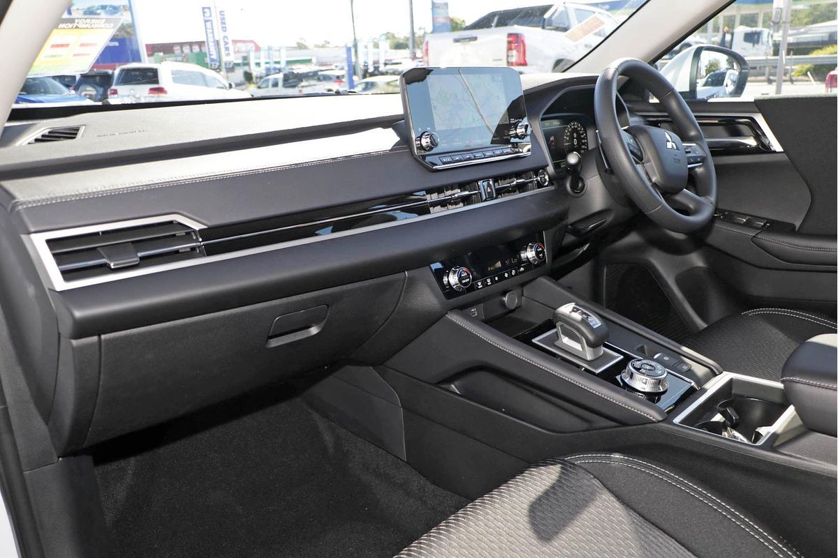 2025 Mitsubishi Outlander PHEV ES ZM