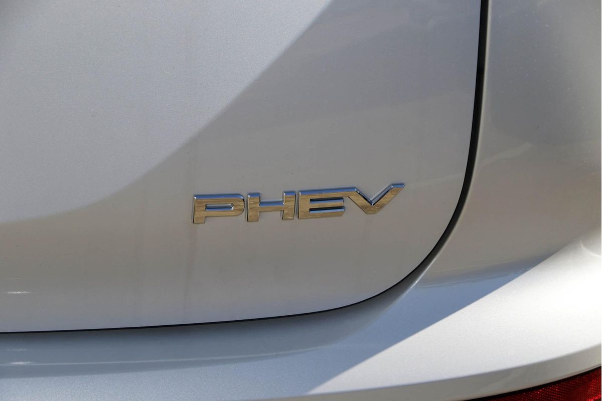2025 Mitsubishi Outlander PHEV ES ZM