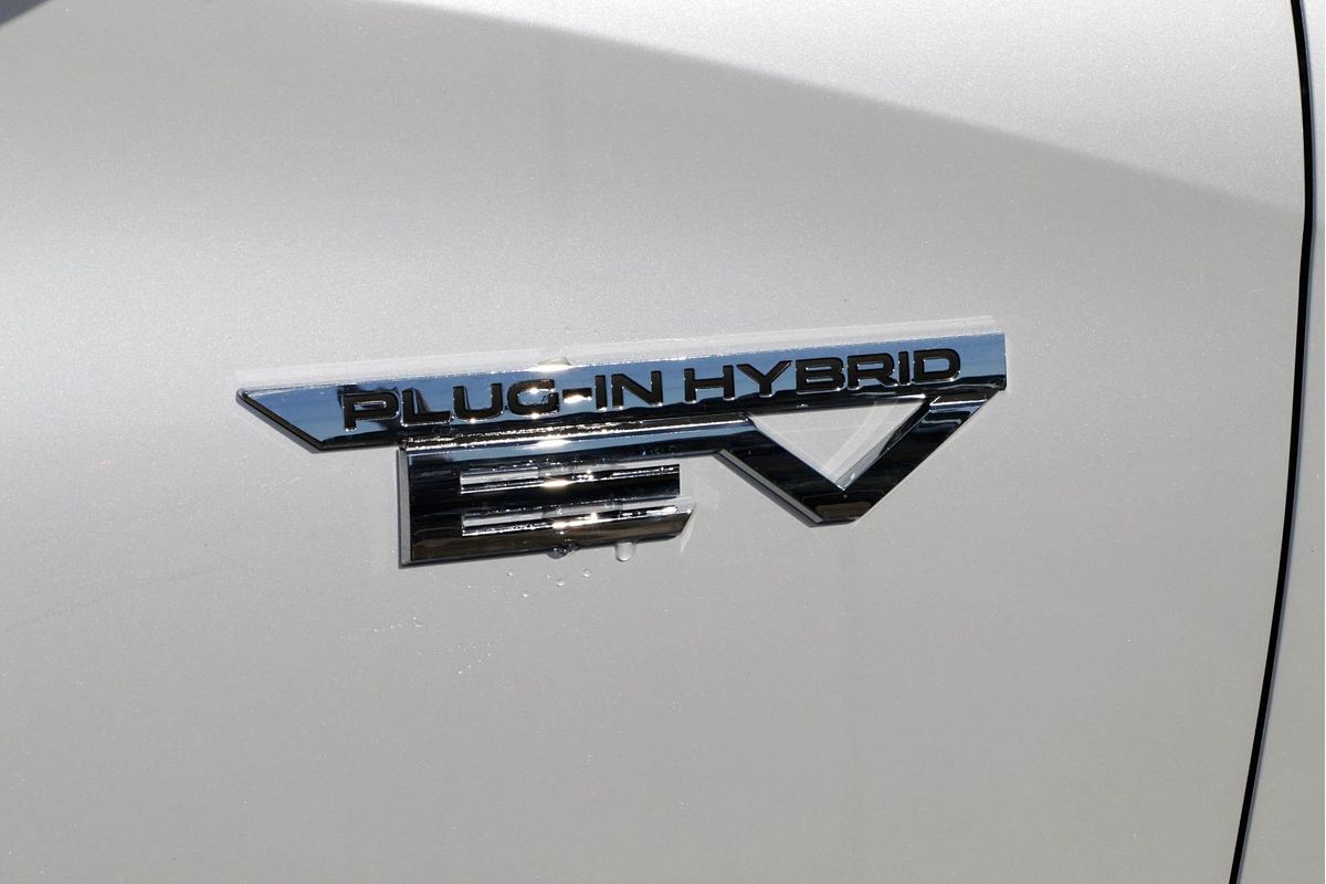 2025 Mitsubishi Outlander PHEV ES ZM