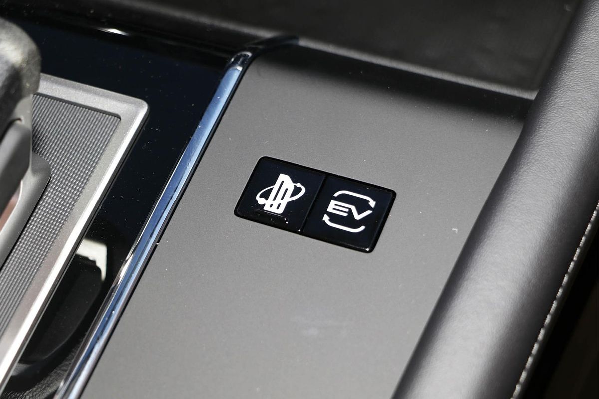 2025 Mitsubishi Outlander PHEV ES ZM