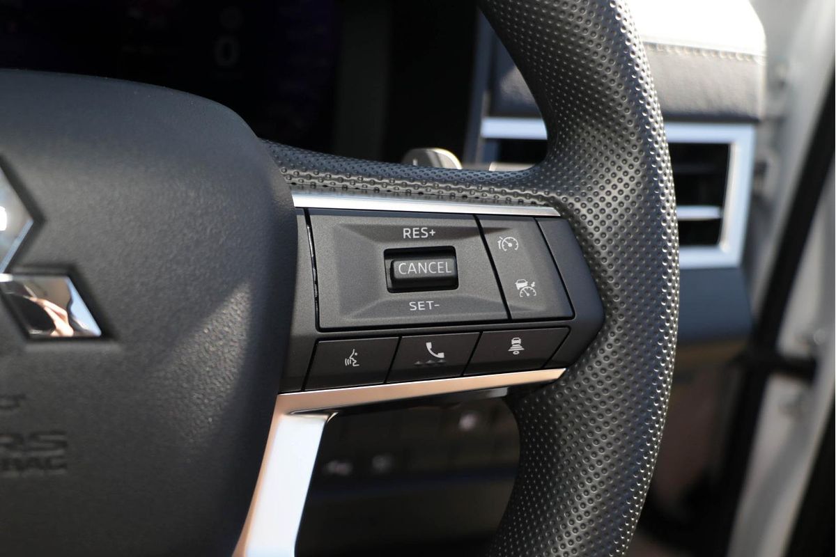 2025 Mitsubishi Outlander PHEV ES ZM