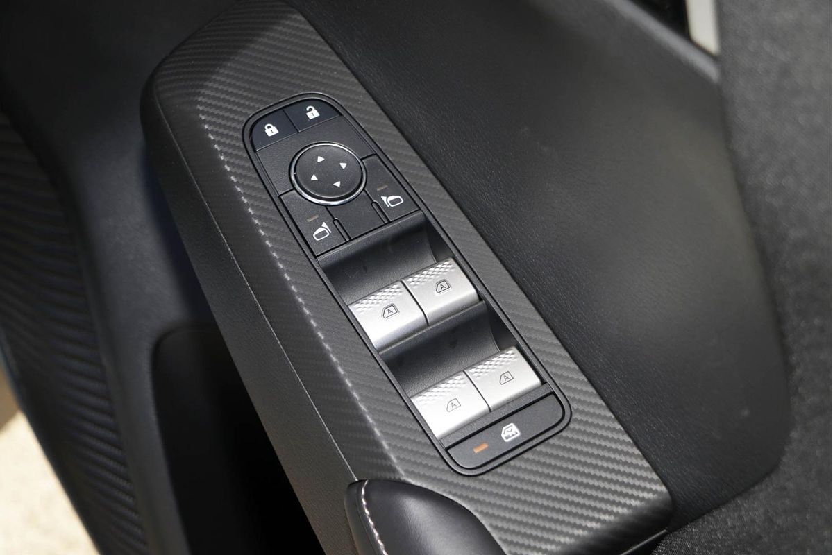 2025 Mitsubishi Outlander PHEV ES ZM