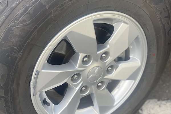 2023 Mitsubishi Triton GLX+ MR 4X4