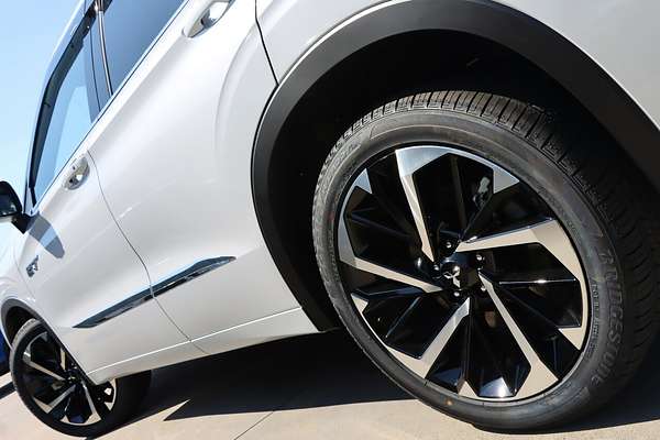 2025 Mitsubishi Outlander PHEV Exceed ZM