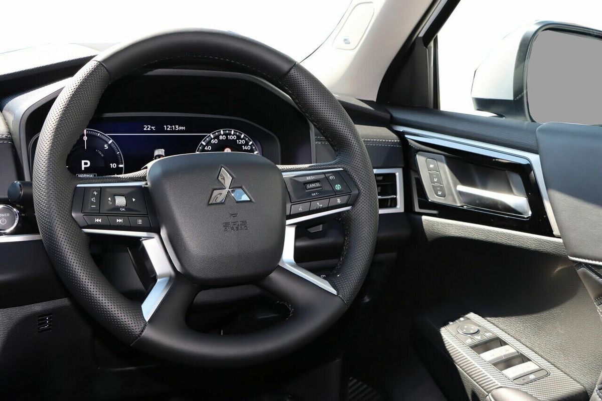 2025 Mitsubishi Outlander PHEV Exceed ZM