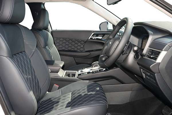 2025 Mitsubishi Outlander PHEV Exceed ZM