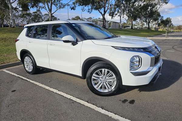 2024 Mitsubishi Outlander ES ZM