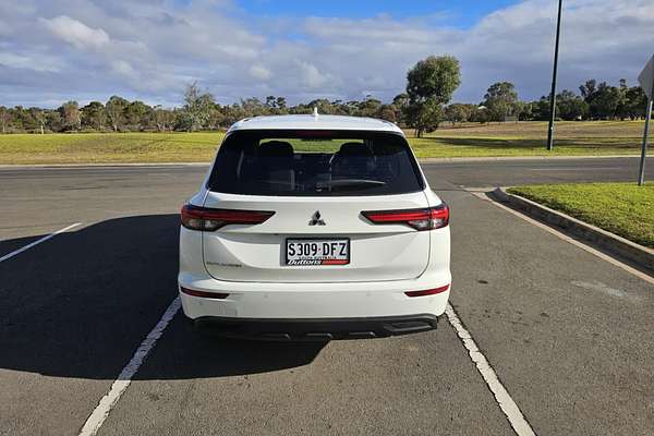 2024 Mitsubishi Outlander ES ZM