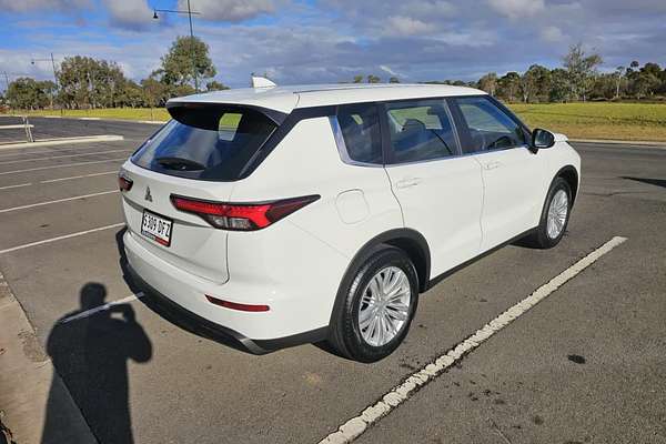 2024 Mitsubishi Outlander ES ZM