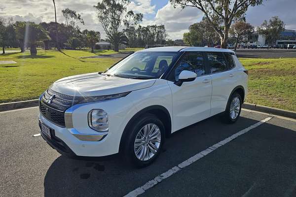 2024 Mitsubishi Outlander ES ZM