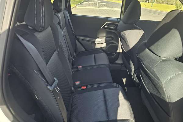 2024 Mitsubishi Outlander ES ZM