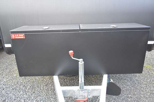 2025 New Age Manta Ray 18ft Embark MY25