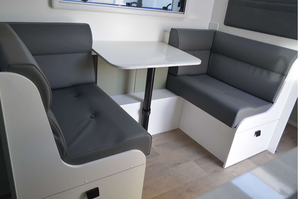 2025 New Age Manta Ray 18ft Embark MY25
