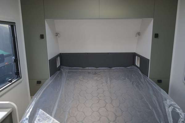 2025 New Age Manta Ray 18ft Embark MY25