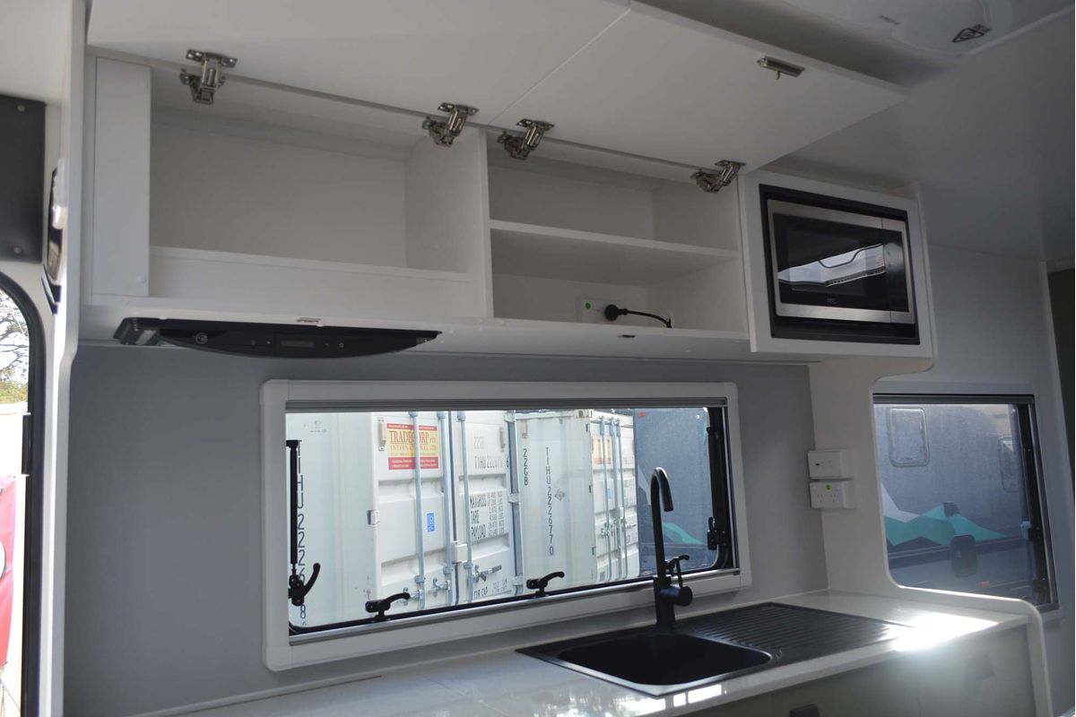 2025 New Age Manta Ray 18ft Embark MY25