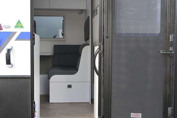 2025 New Age Manta Ray 18ft Embark MY25