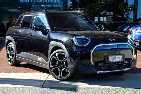 2024 MINI Aceman SE Favoured J05
