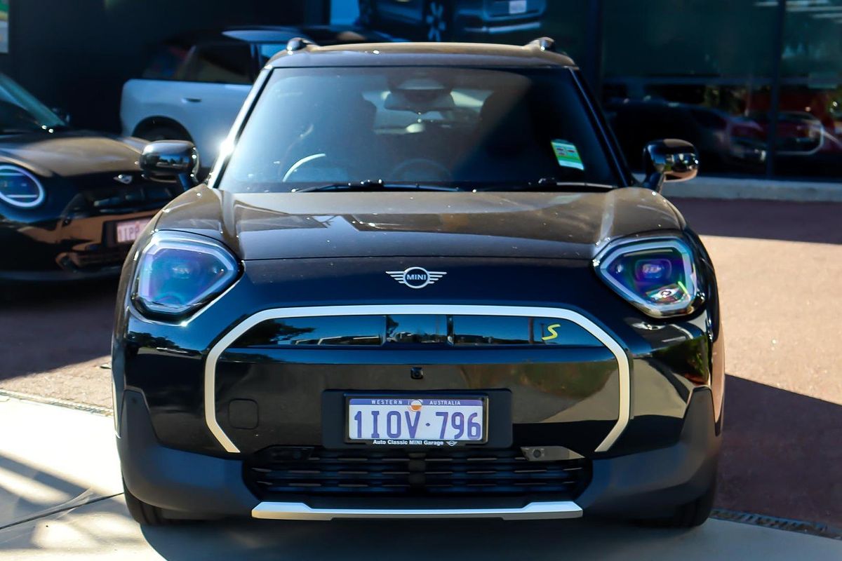 2024 MINI Aceman SE Favoured J05