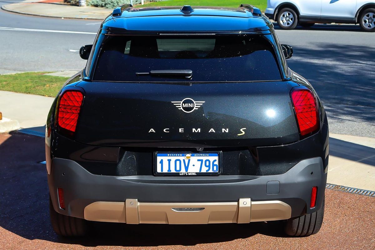 2024 MINI Aceman SE Favoured J05
